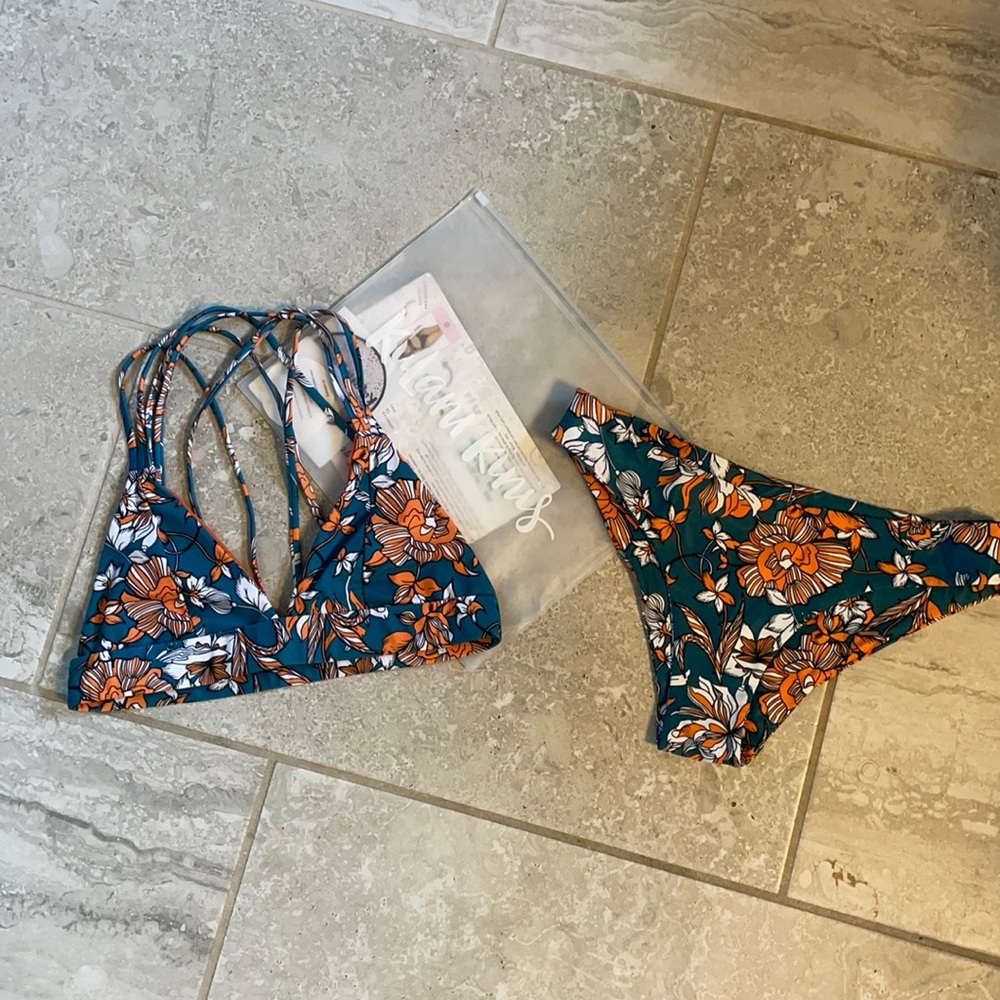 Kulani kinis teal tiger print top